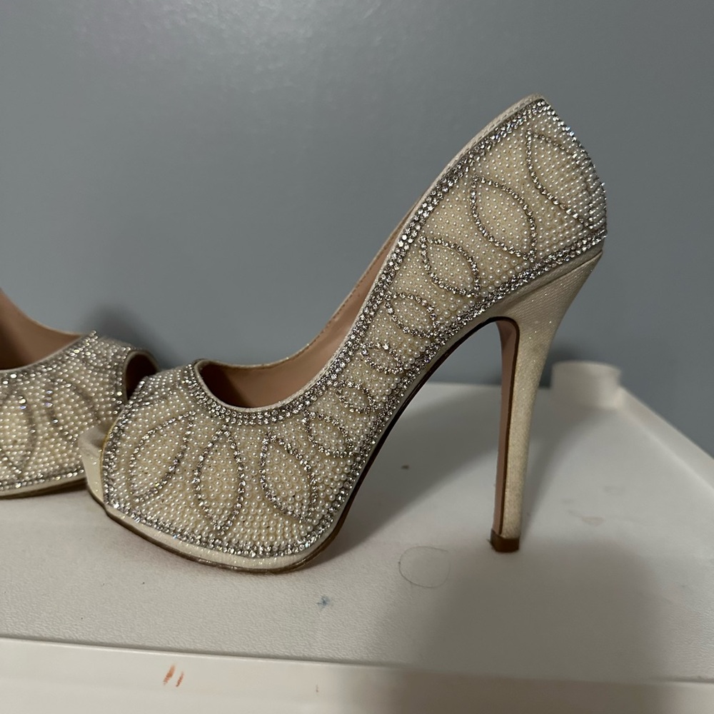 De Blossom Collection Sparkling Cream Peep-Toe Heels